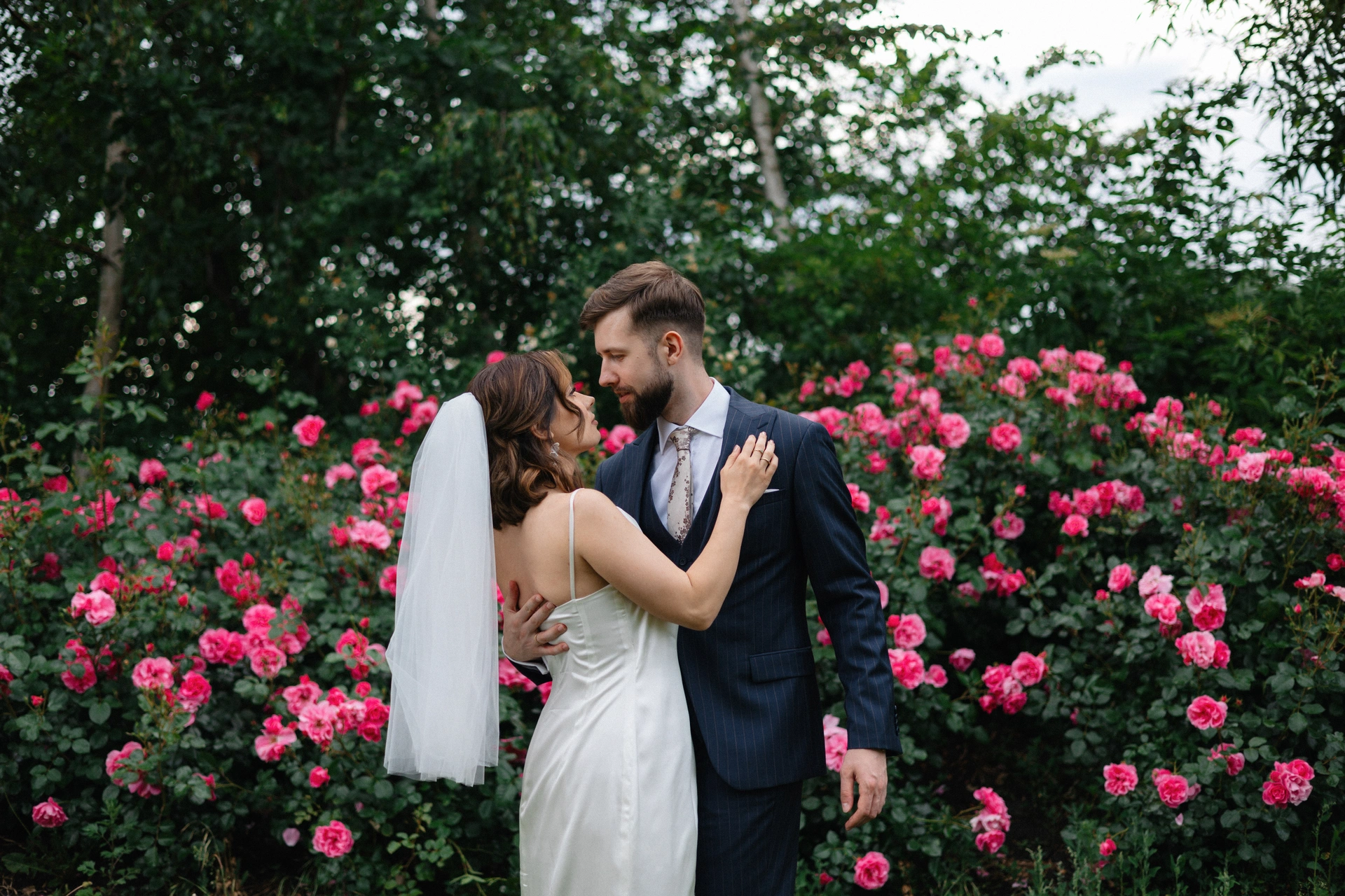 ślub w gongolina event garden młoda para na sesji