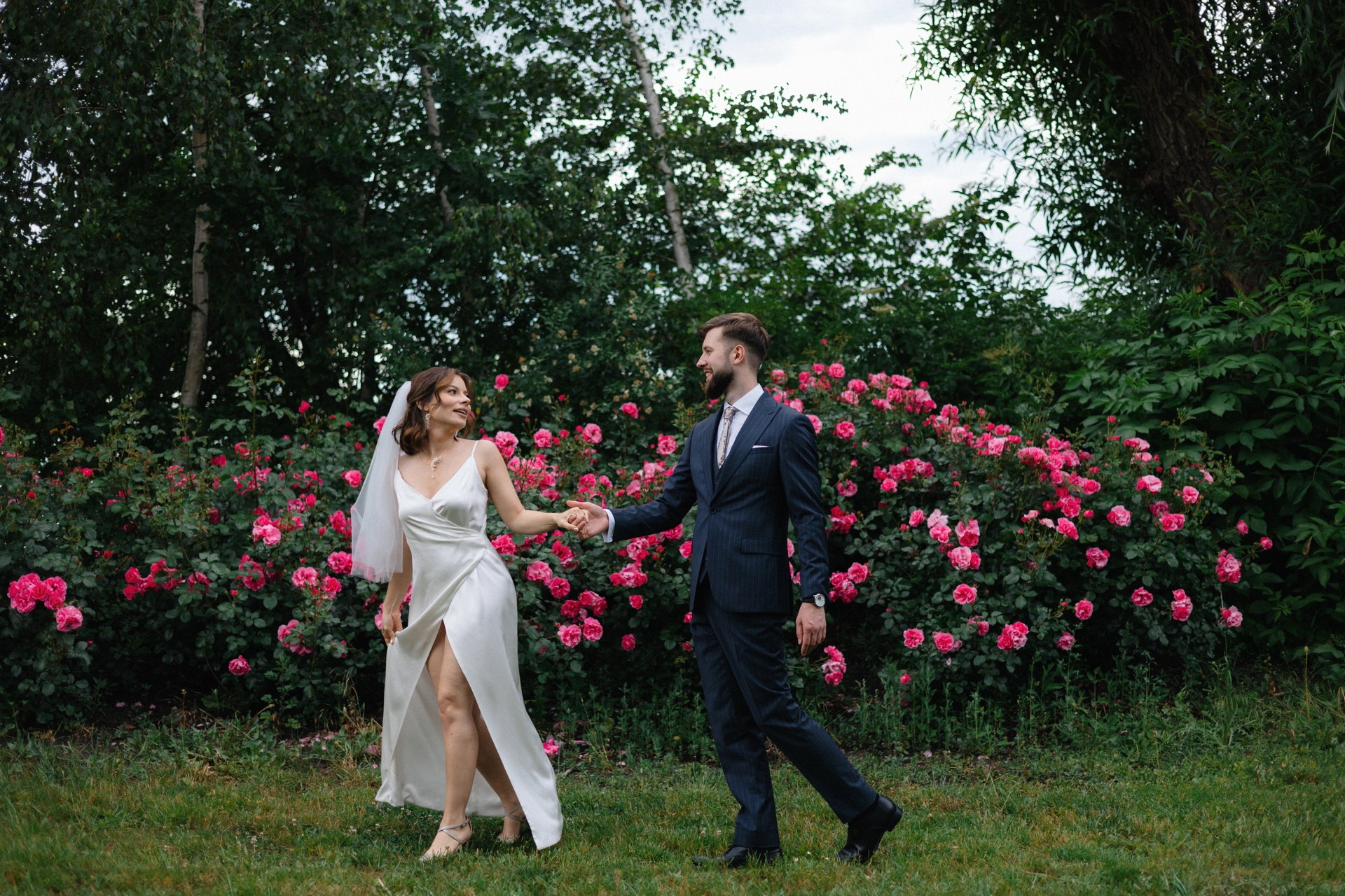 ślub w gongolina event garden zdjęcia w ogrodzie