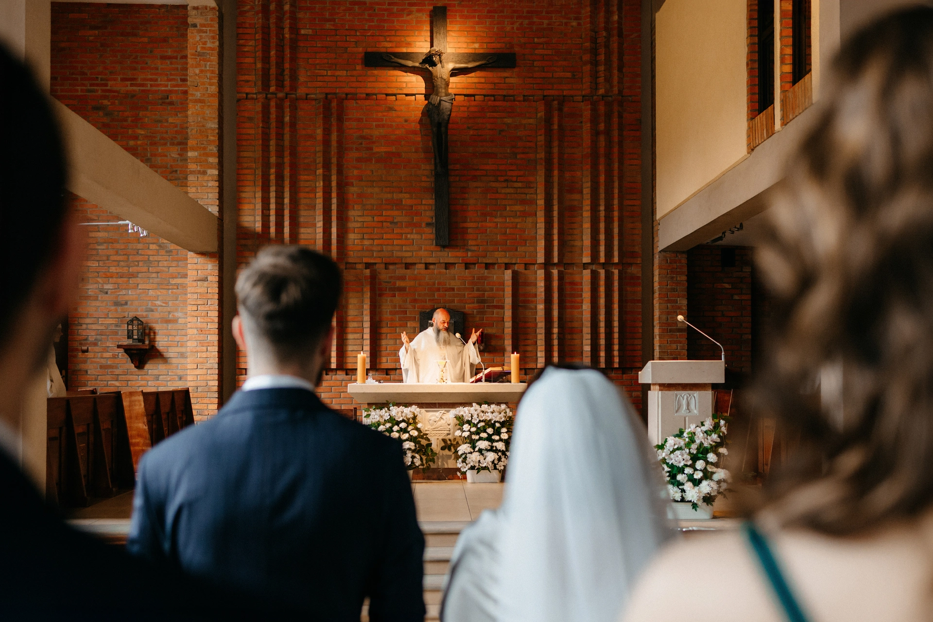 ślub w gongolina event garden ksiądz