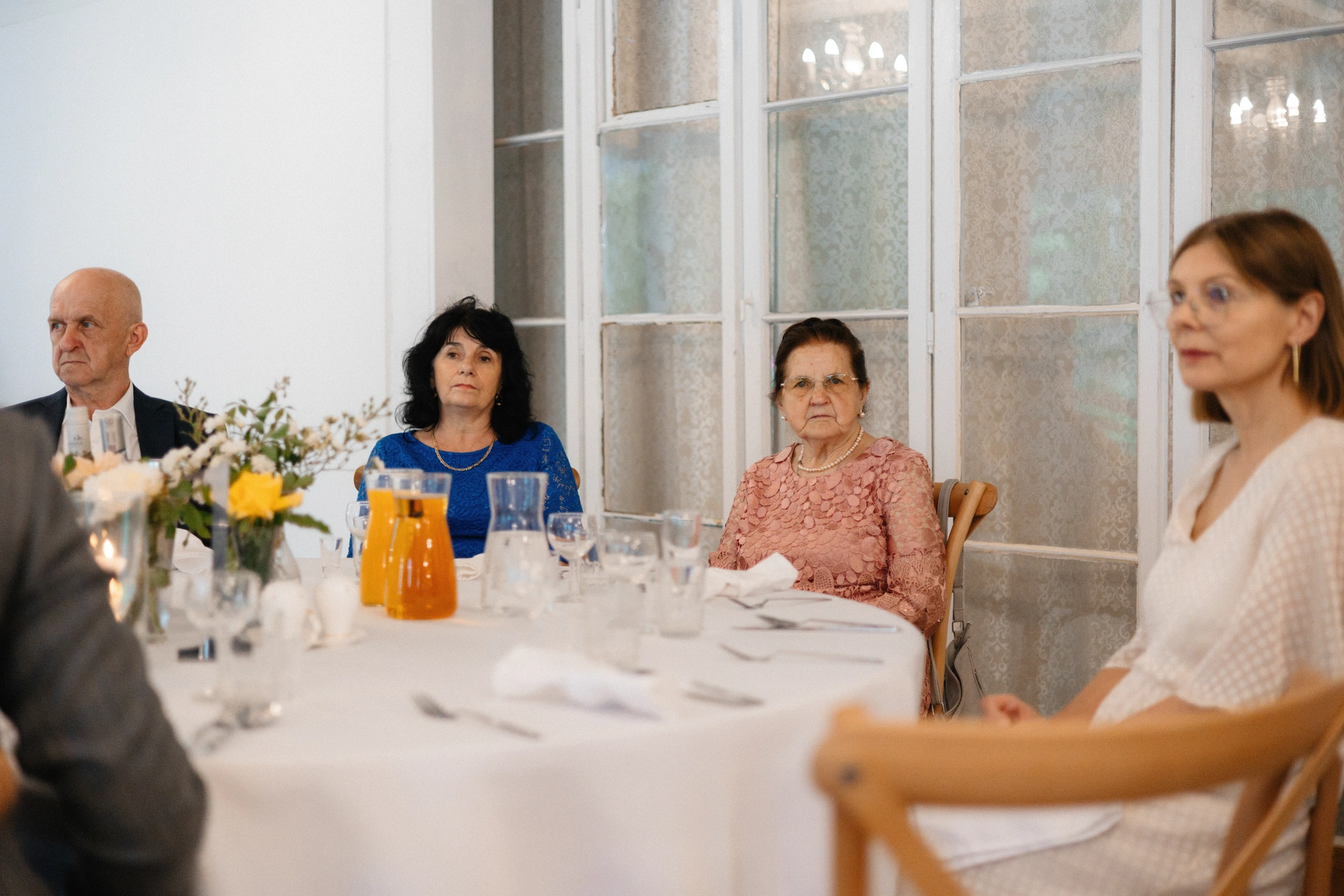 ślub w gongolina event garden goście przy stołach