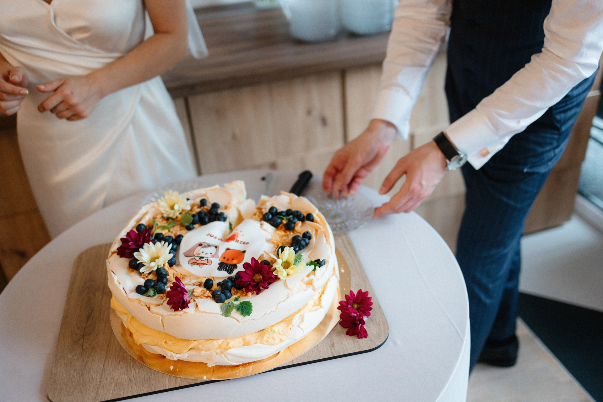 ślub w gongolina event garden krojenie tortu