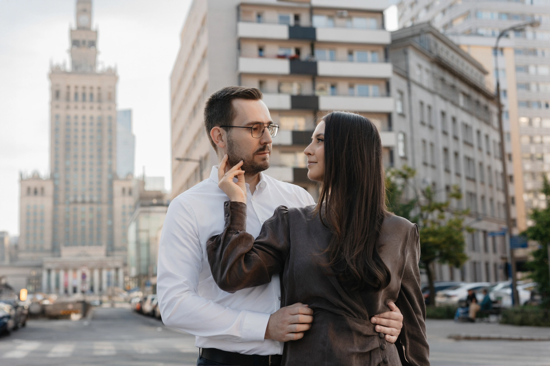 sesja narzeczeńska w warszawie z widokiem na pałac kultury i nałki