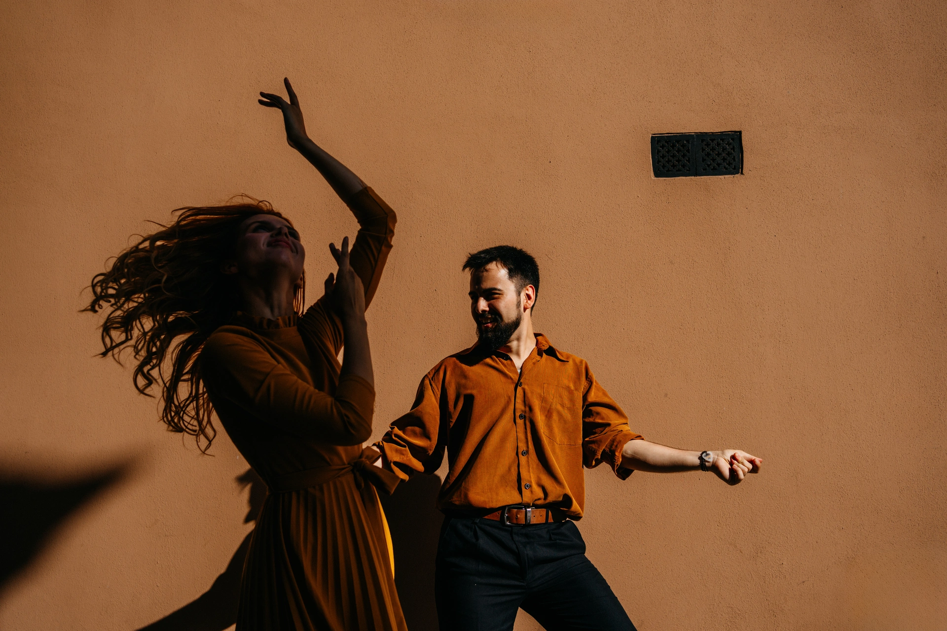 Sesja zakochanych w Warszawie taniec