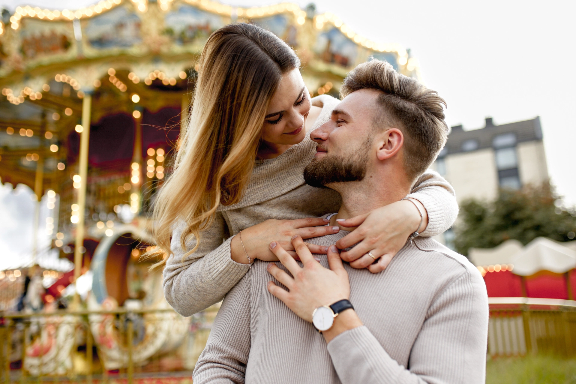 Sesja zakochanych na Starym Mieście w Gdańsku karuzela