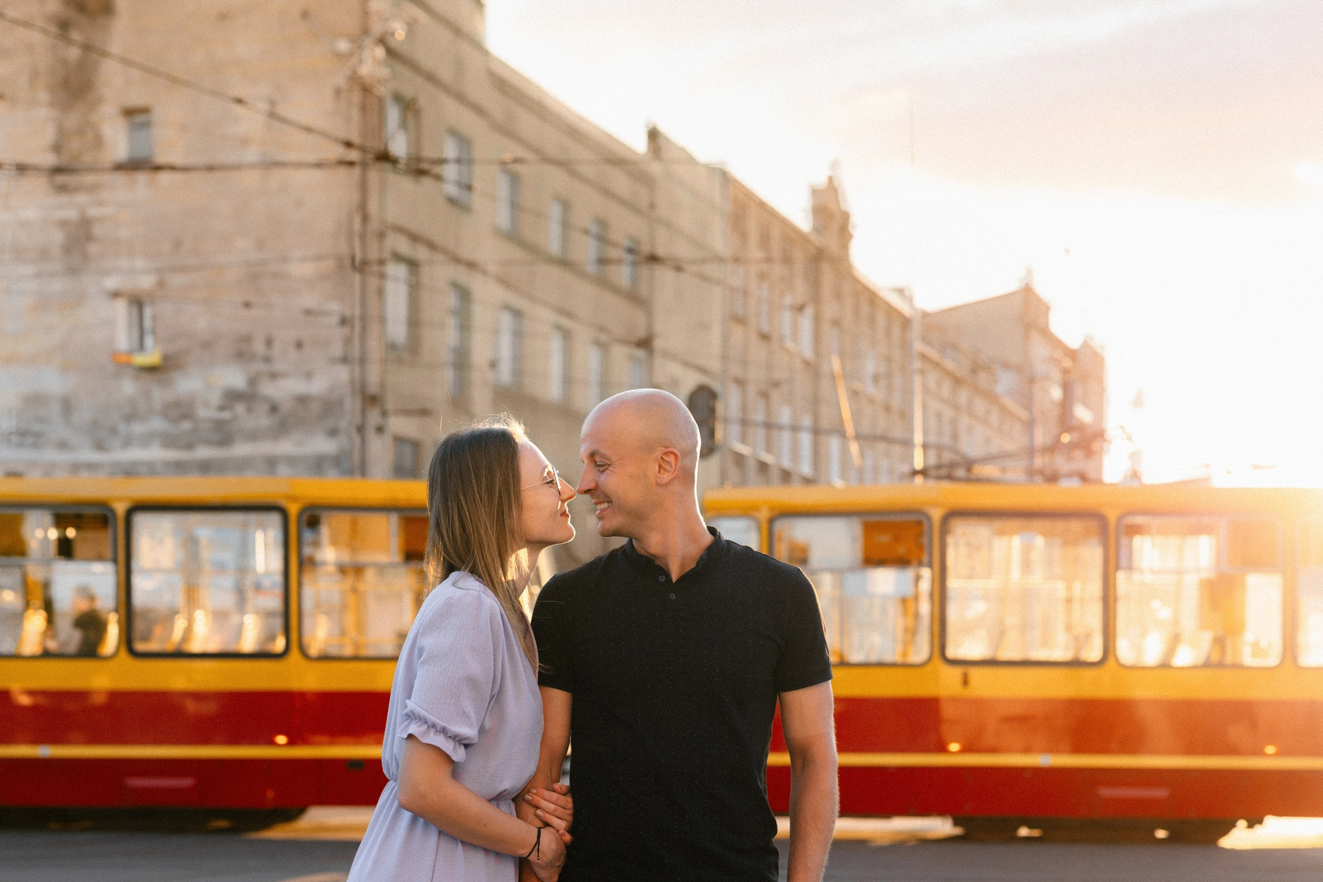 sesja narzeczeńska na bałutach tramwaj