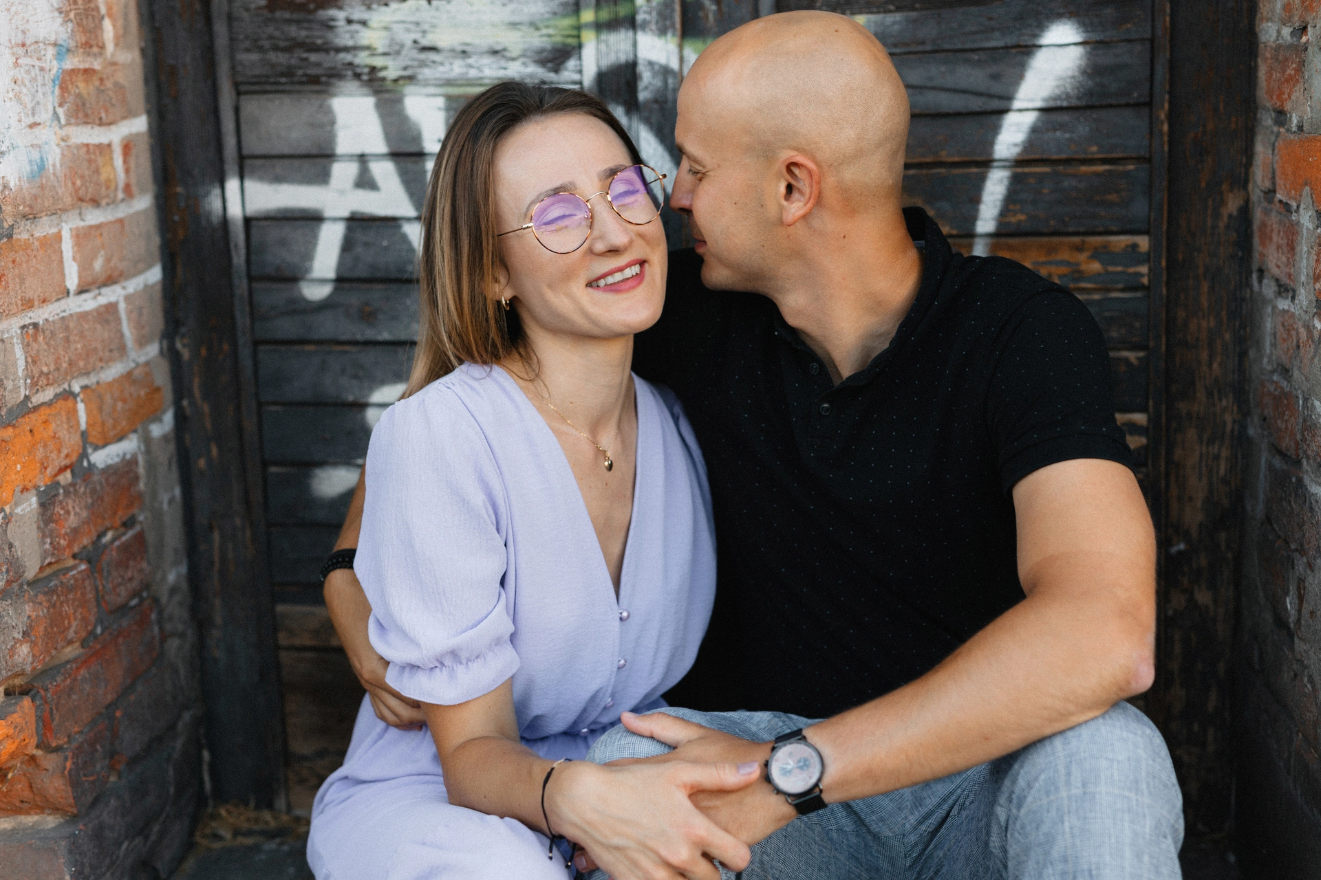 sesja narzeczeńska na bałutach zakochani graffitii