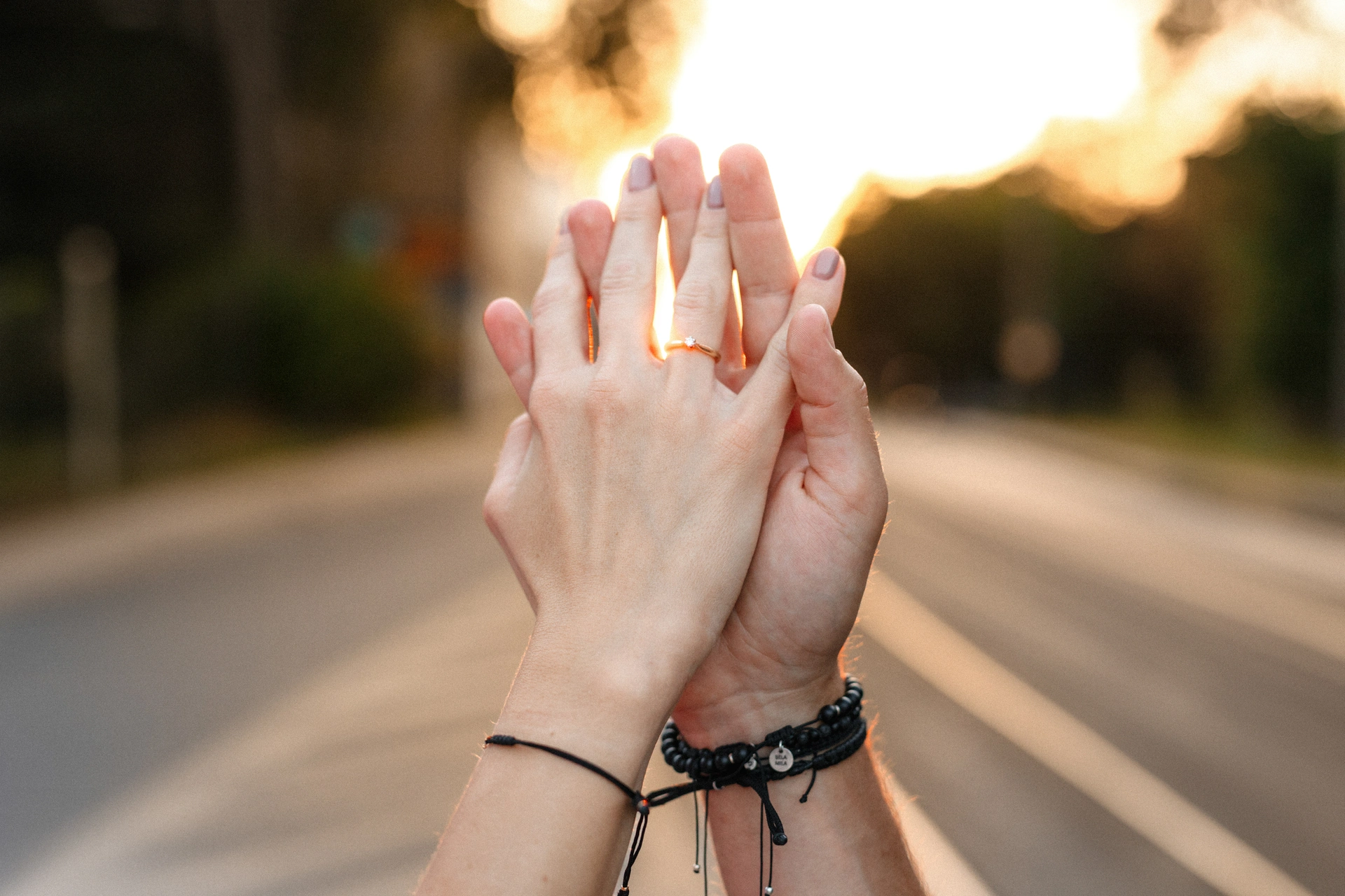 sesja narzeczeńska na bałutach dłonie ul. Limanowskiego