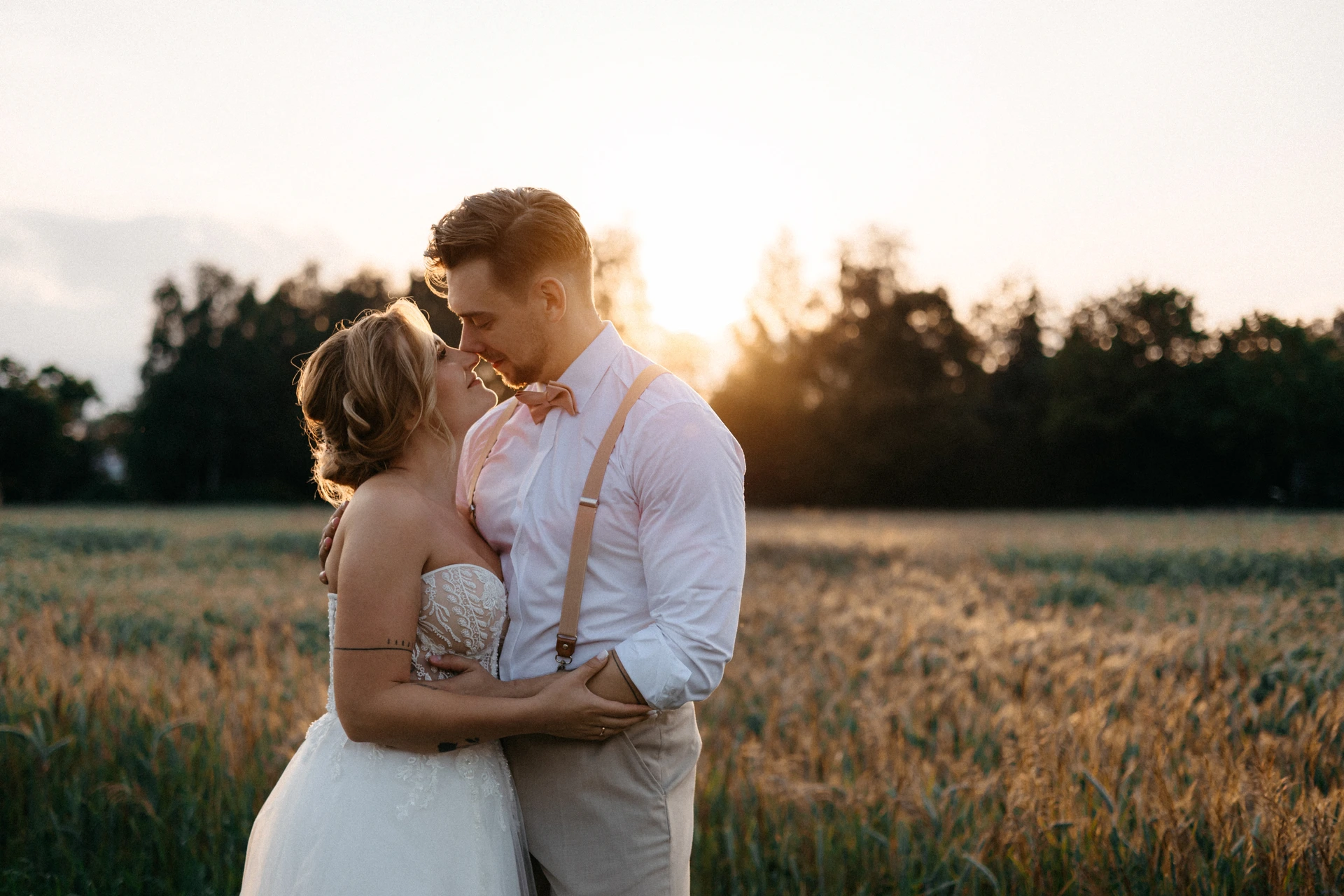 ślub humanistyczny w łodzi sesja o zachodzie słońca