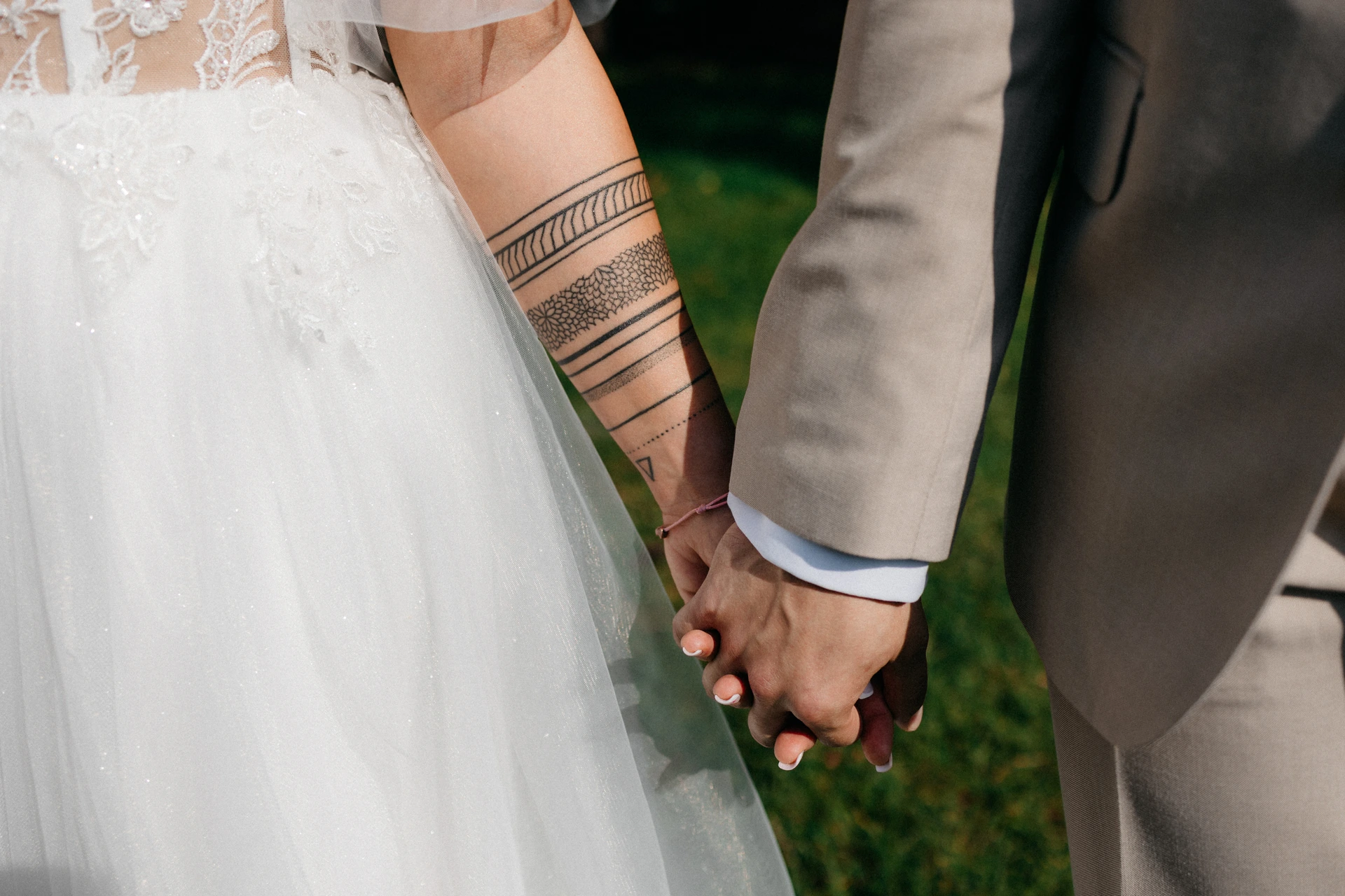 ślub humanistyczny w łodzi dłonie