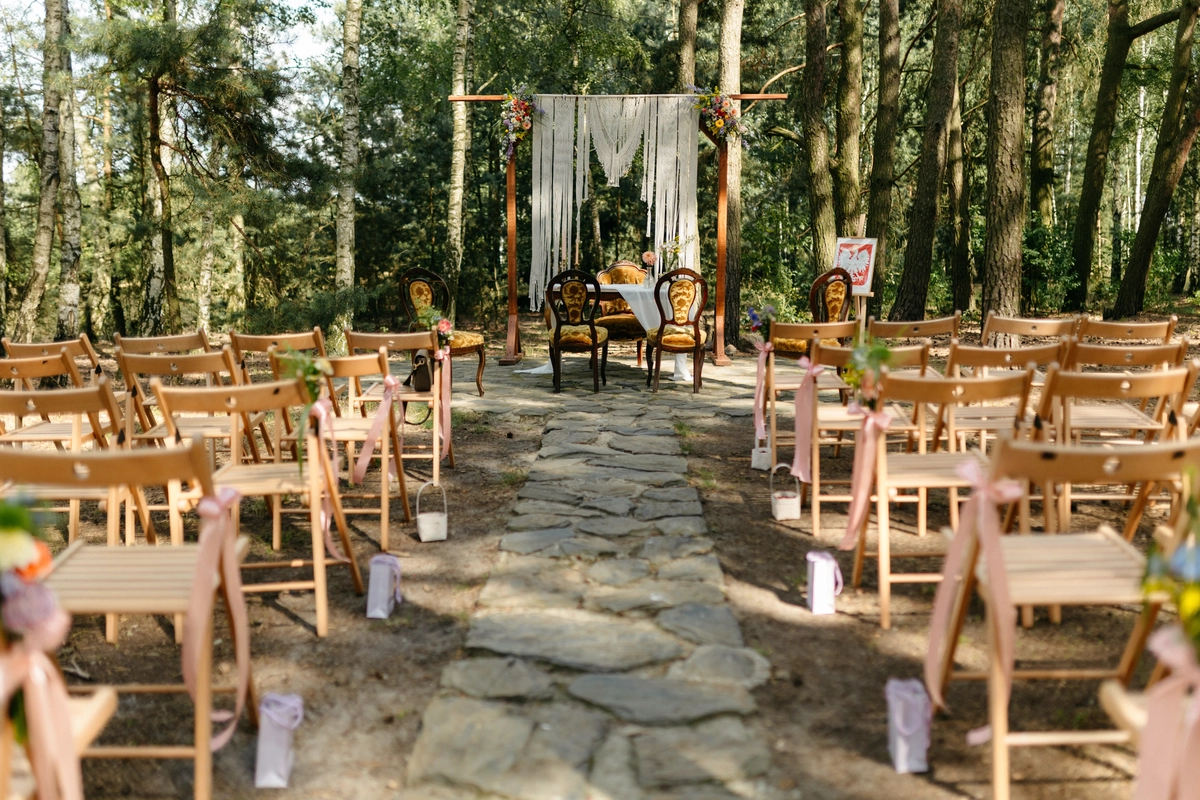 sielsko anielsko ceremonia w lesie