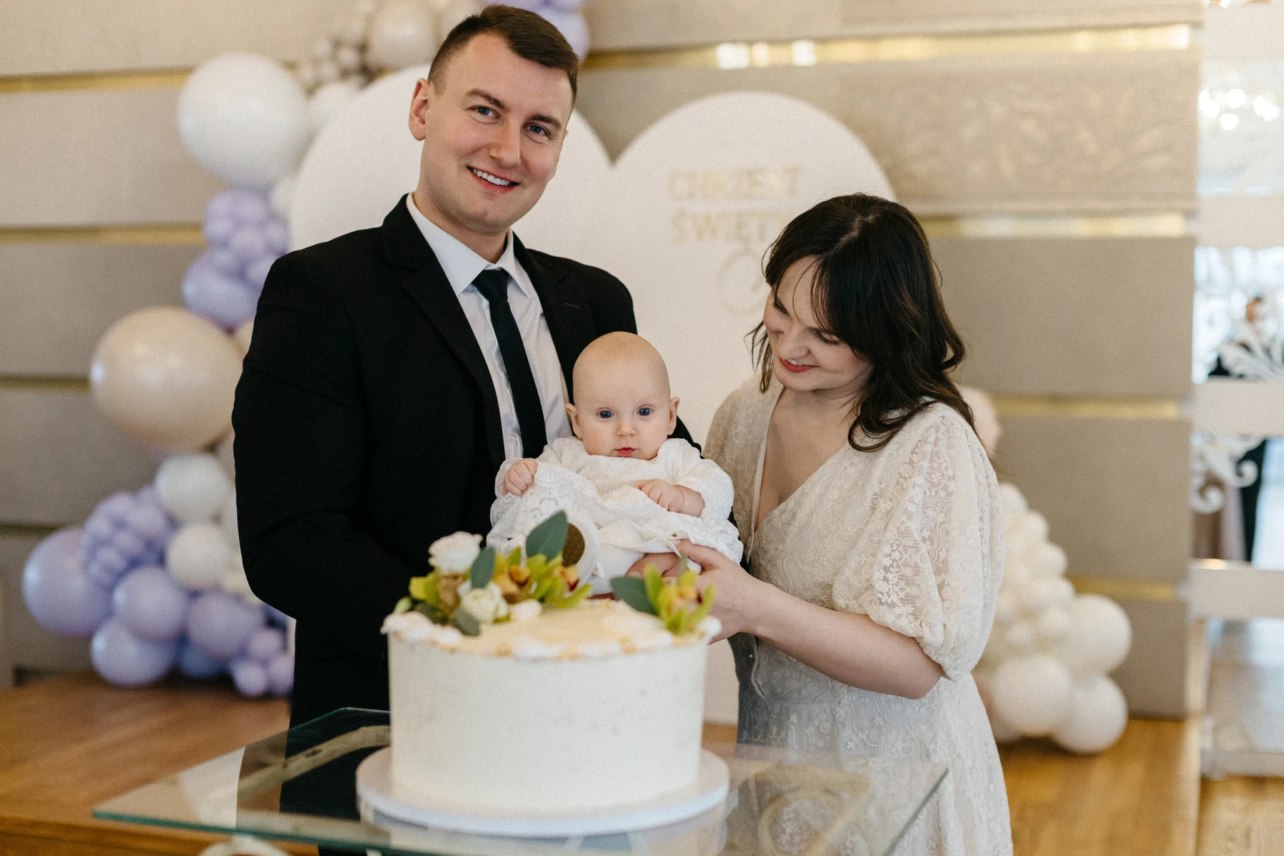 fotograf na chrzest Warszawa,  zdjecia podczas przyjęcia z tortem